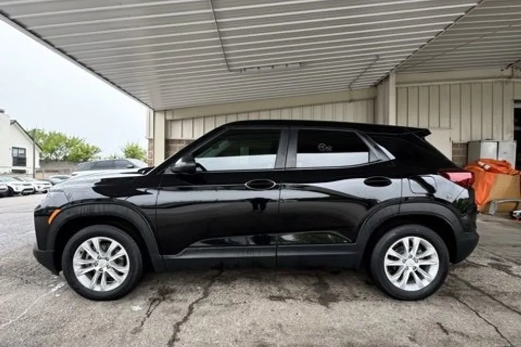 2023 Chevrolet Trailblazer LS photo 1
