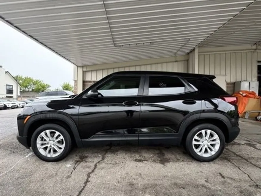 2023 Chevrolet Trailblazer LS photo 1
