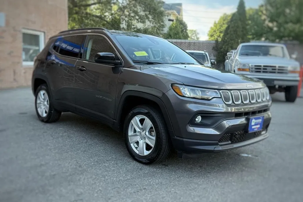 2022 Jeep Compass Latitude photo 1