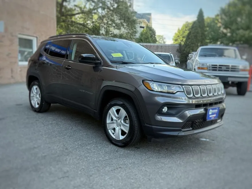 2022 Jeep Compass Latitude photo 1