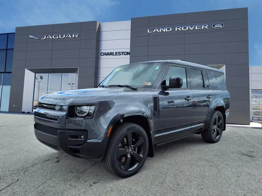 2025 Land Rover Defender 130 V8 photo 1