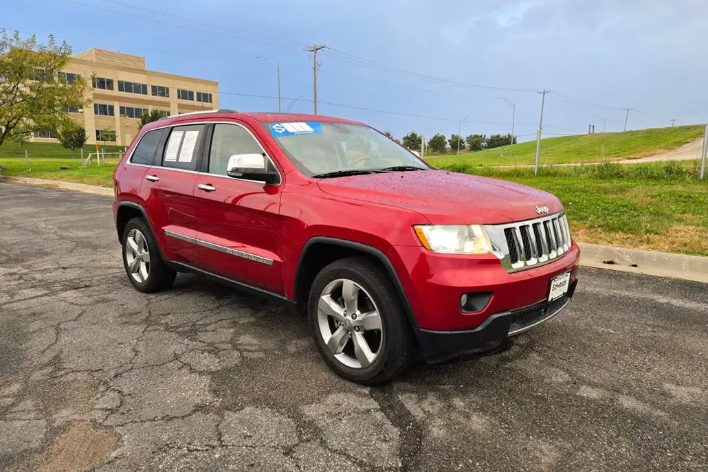 2011 Jeep Grand Cherokee Overland photo 1