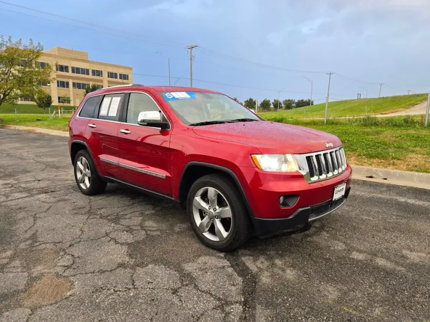 2011 Jeep Grand Cherokee Overland photo 1