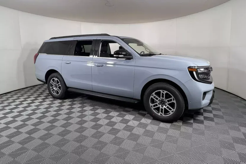 2025 Ford Expedition MAX photo 1