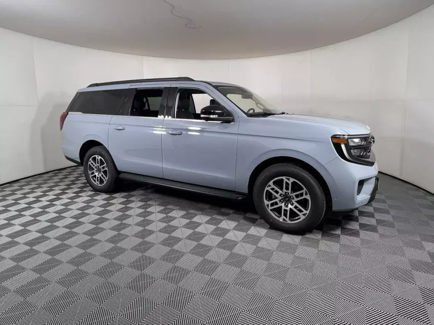 2025 Ford Expedition MAX photo 1