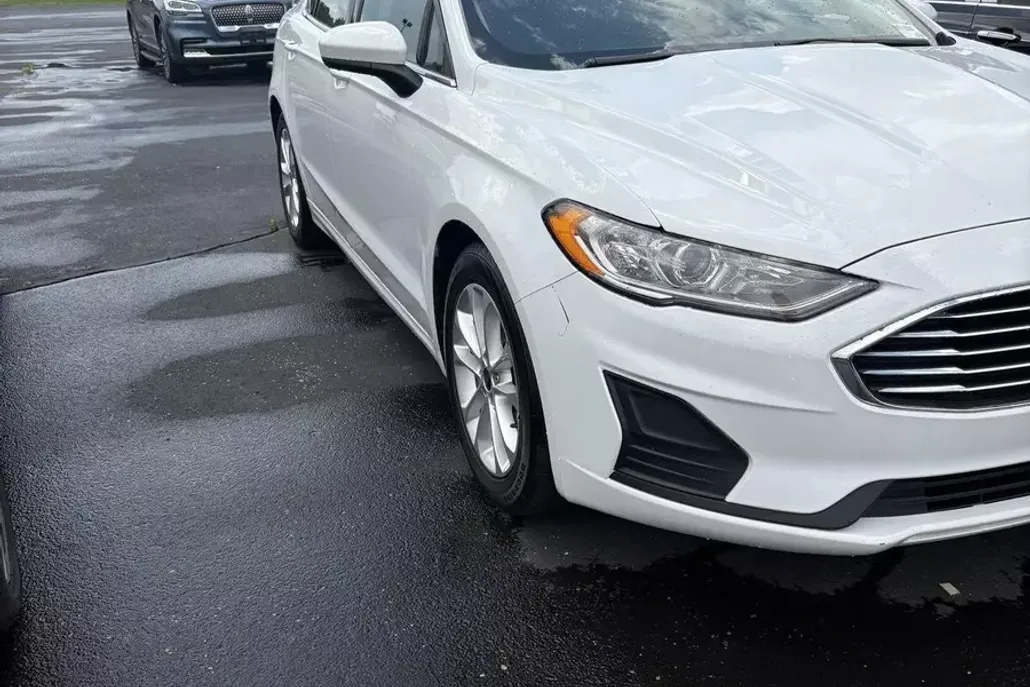 2019 Ford Fusion SE photo 1