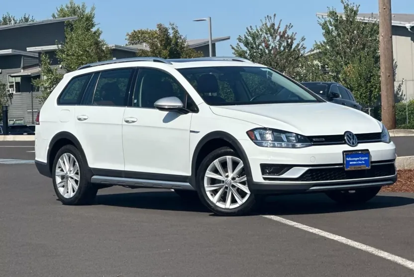 2019 Volkswagen Golf Alltrack TSI SE photo 1