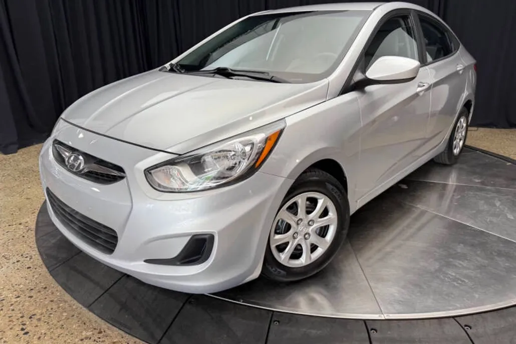 2013 Hyundai Accent GLS photo 1