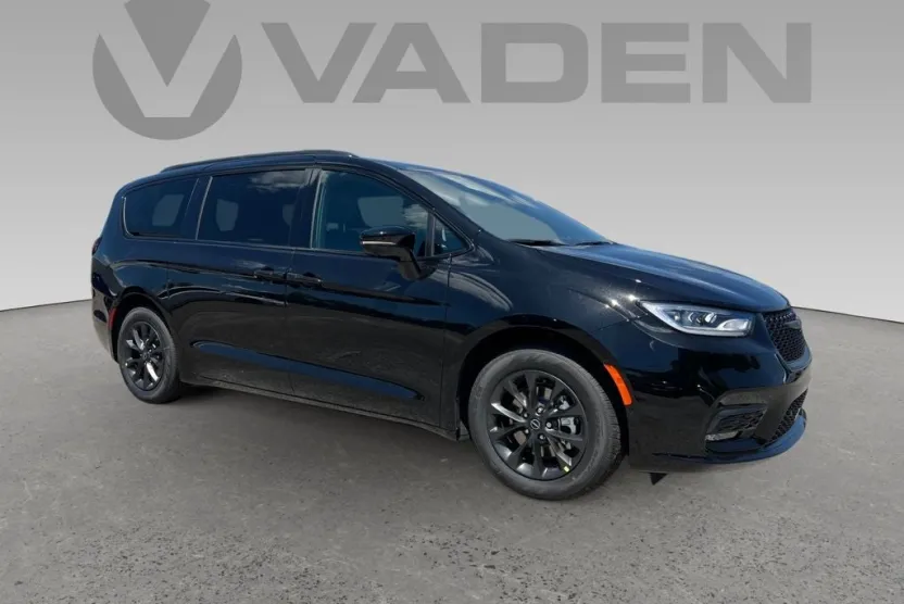 2025 Chrysler Pacifica photo 1