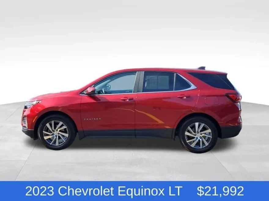 2023 Chevrolet Equinox LT photo 1