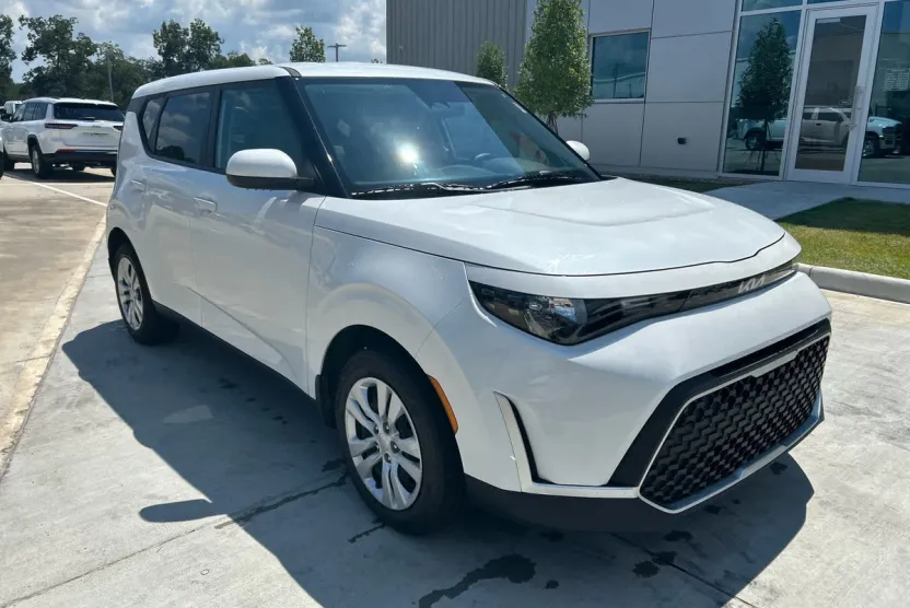 2024 Kia Soul LX photo 1