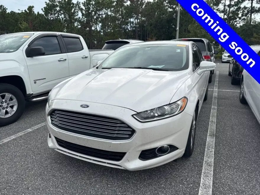 2016 Ford Fusion Hybrid Titanium photo 1