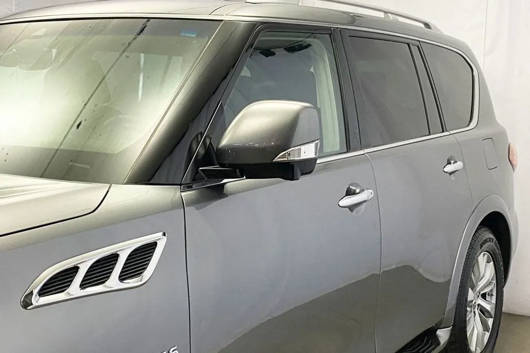 2017 Infiniti QX80 photo 1