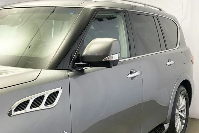 2017 Infiniti QX80 photo 1