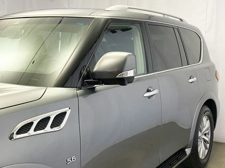 2017 Infiniti QX80 photo 1
