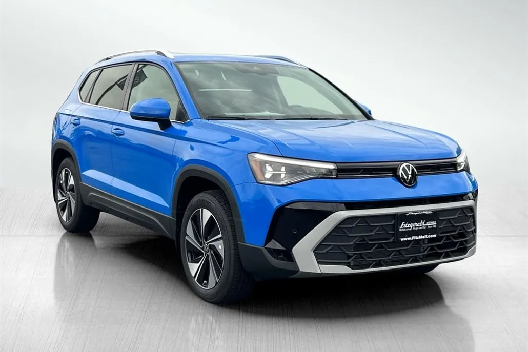 2025 Volkswagen Taos SE photo 1