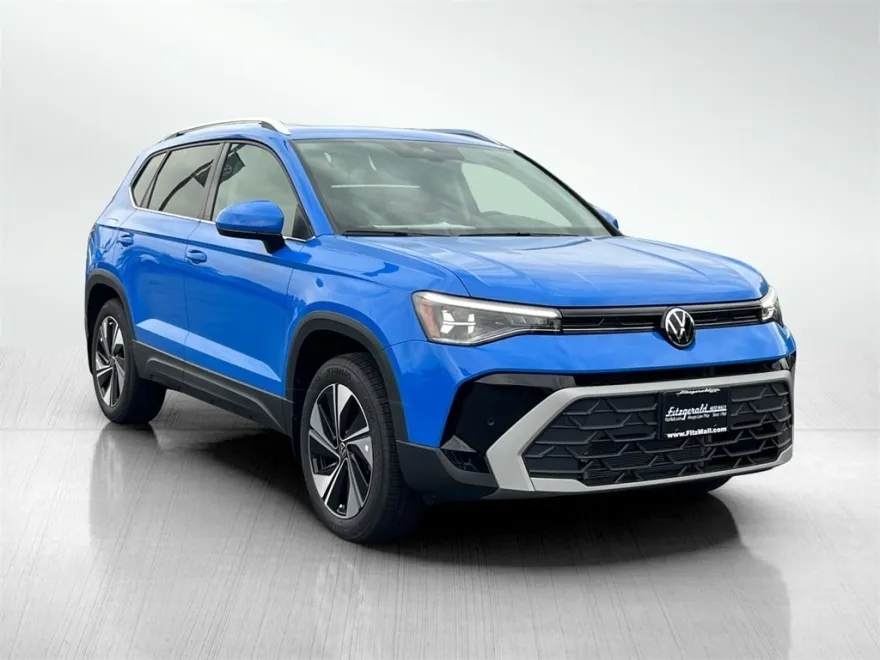 2025 Volkswagen Taos SE photo 1
