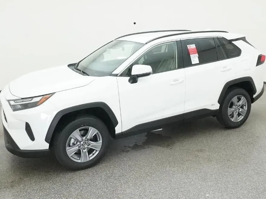 2025 Toyota RAV4 Hybrid LE photo 1