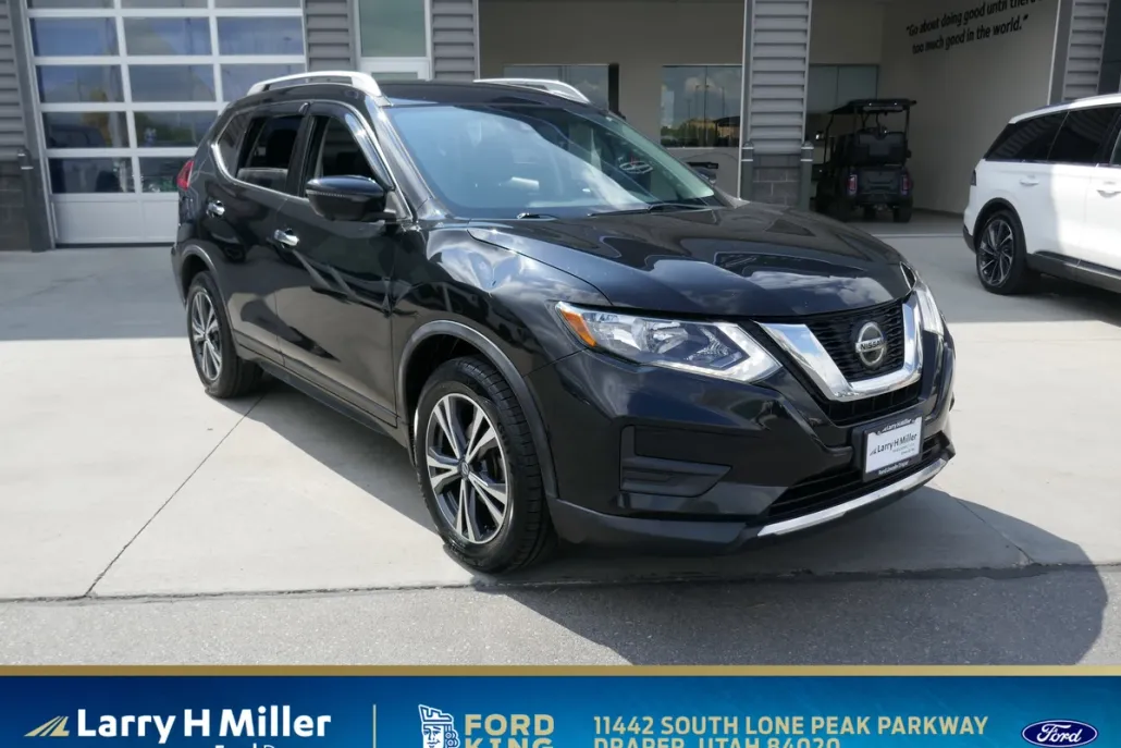 2019 Nissan Rogue SV photo 1