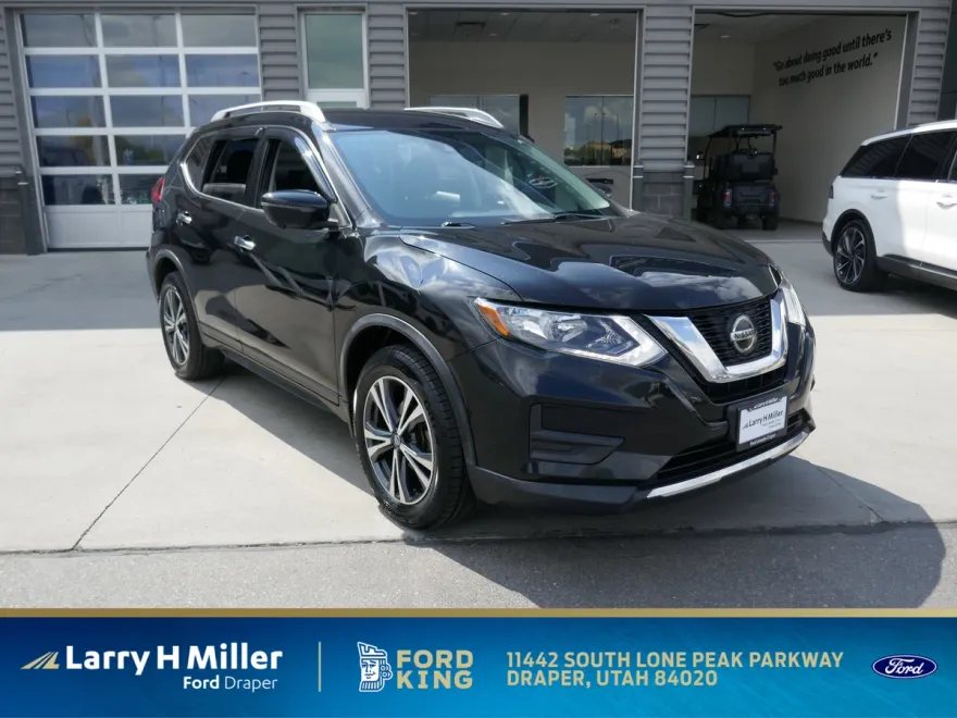 2019 Nissan Rogue SV photo 1