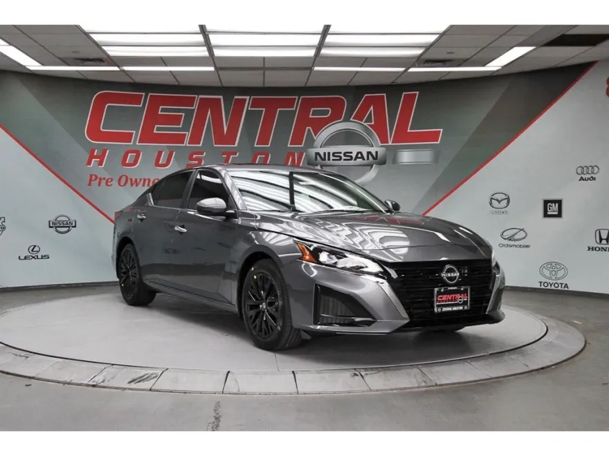 2025 Nissan Altima SV photo 1
