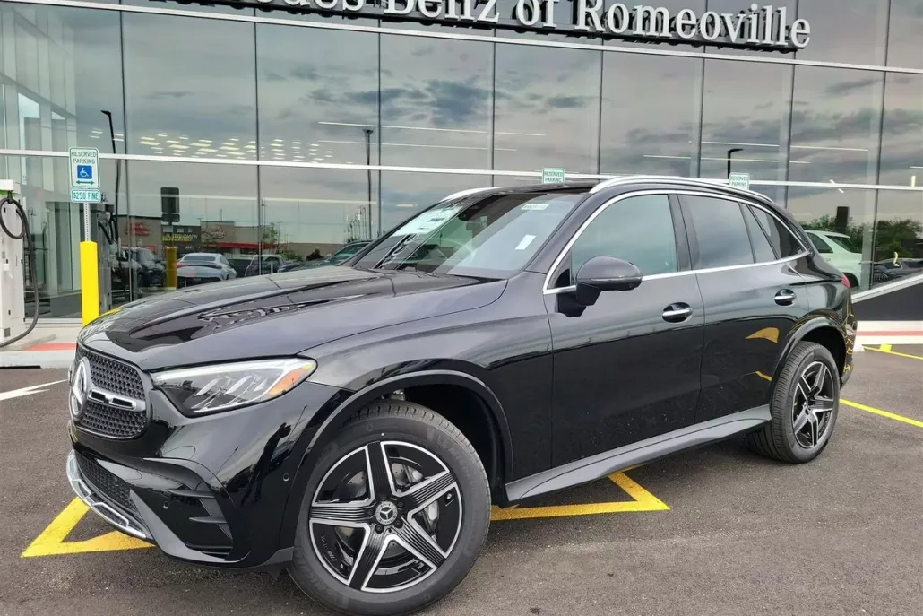 2025 Mercedes Benz GLC 300 4MATIC photo 1