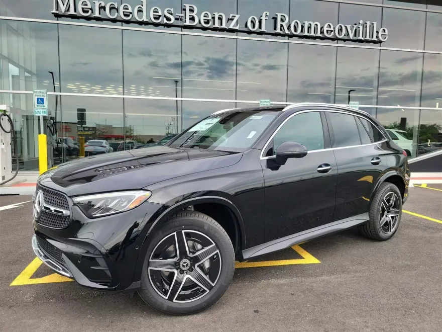 2025 Mercedes Benz GLC 300 4MATIC photo 1