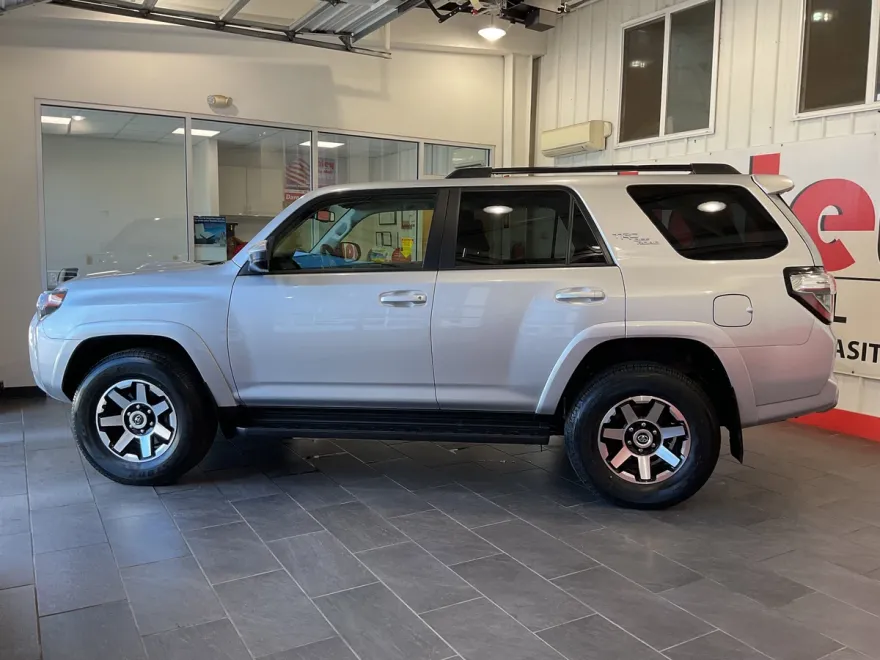 2024 Toyota 4Runner TRD 4WD photo 1