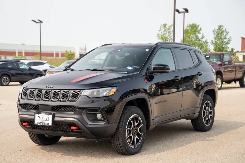 2024 Jeep Compass Trailhawk photo 1