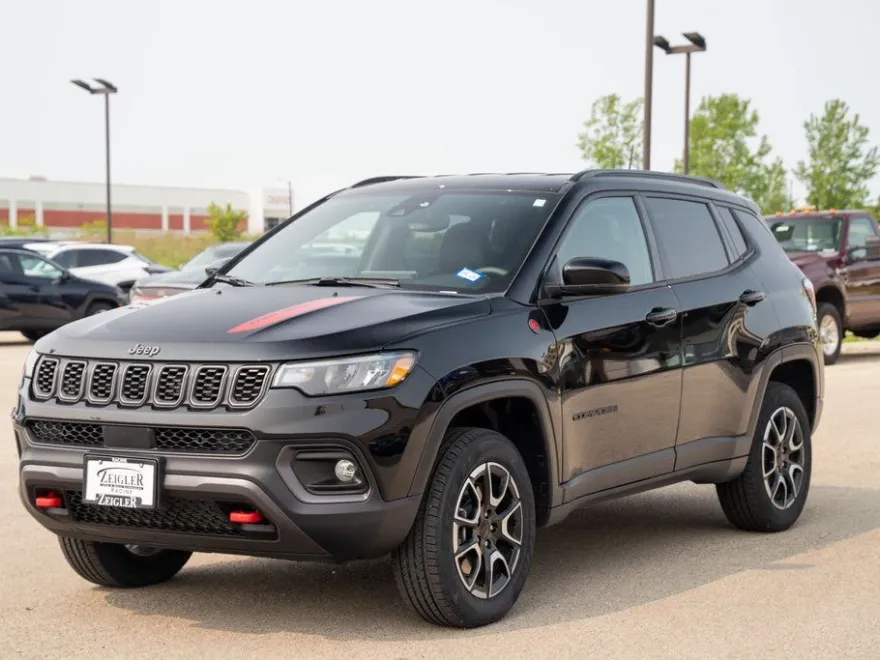 2024 Jeep Compass Trailhawk photo 1