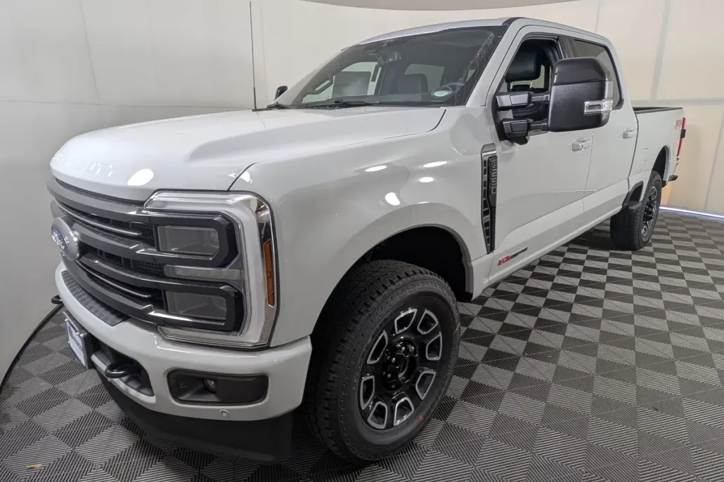 2025 Ford F-250 Platinum photo 1