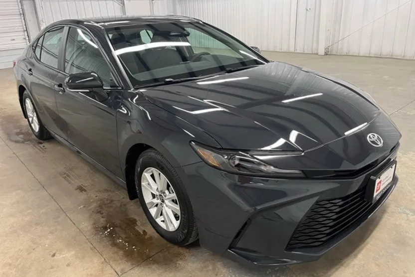 2025 Toyota Camry LE photo 1