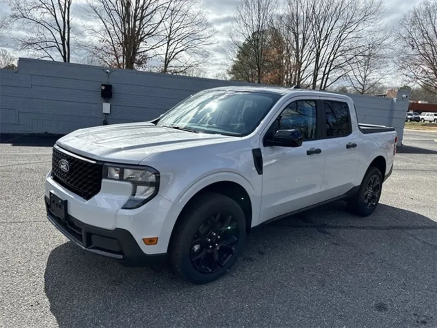 2025 Ford Maverick XLT photo 1