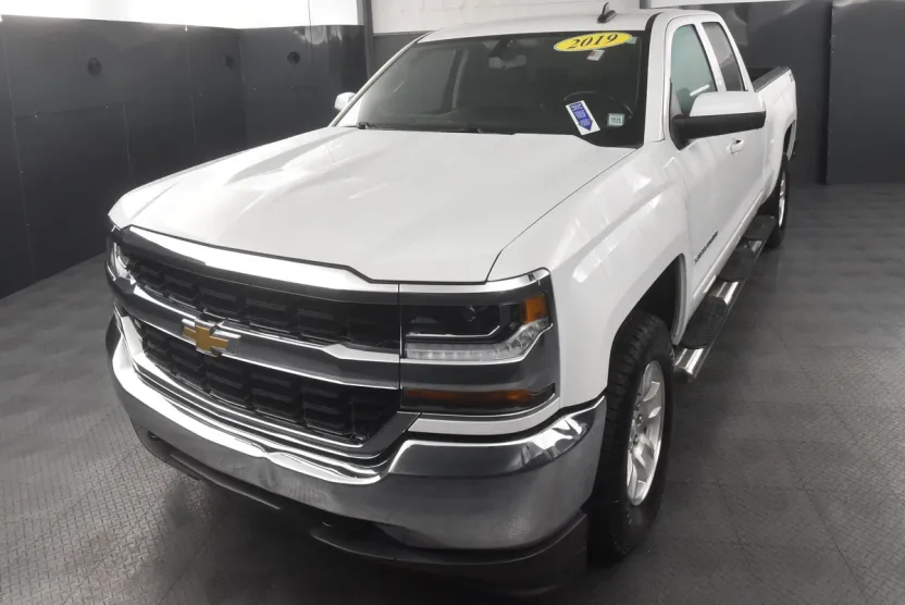 2019 Chevrolet Silverado 1500 LT photo 1