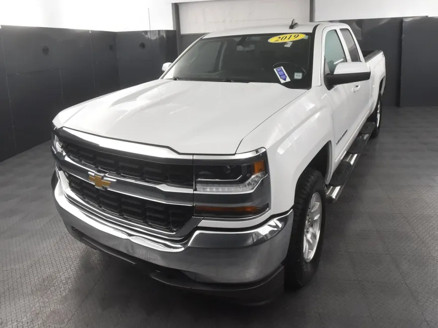 2019 Chevrolet Silverado 1500 LT photo 1
