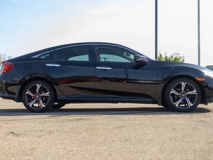 2018 Honda Civic Touring photo 1