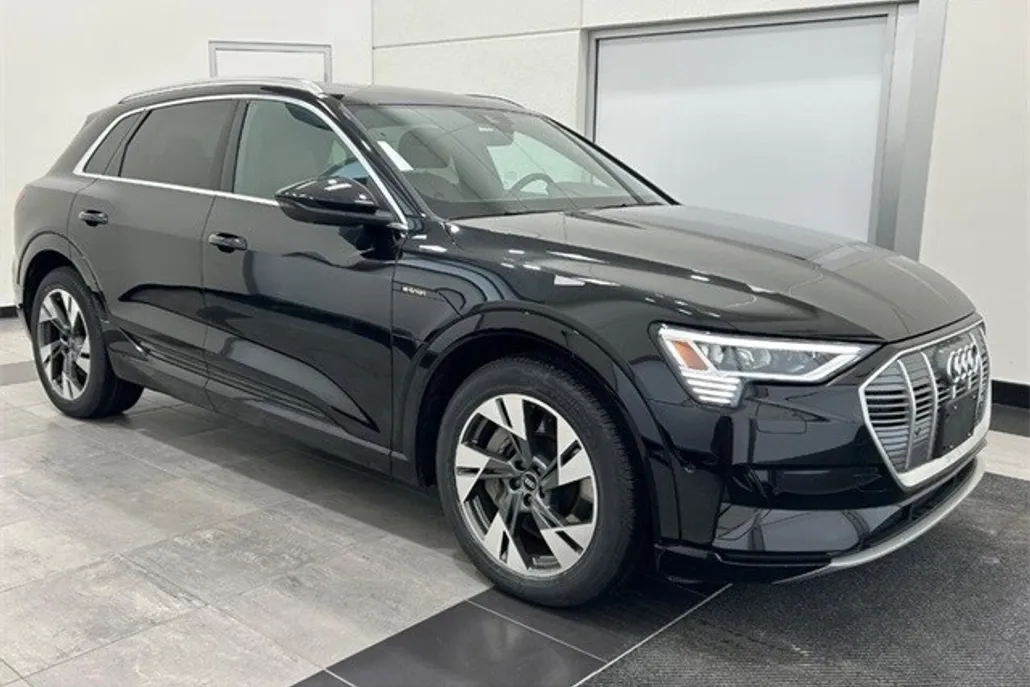 2022 Audi e-tron Premium Plus photo 1