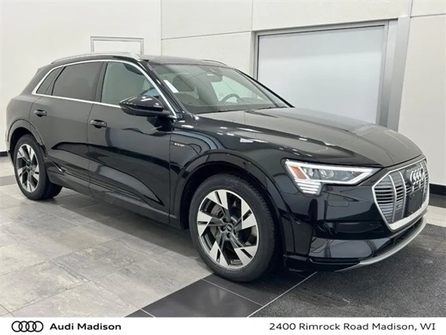 2022 Audi e-tron Premium Plus photo 1