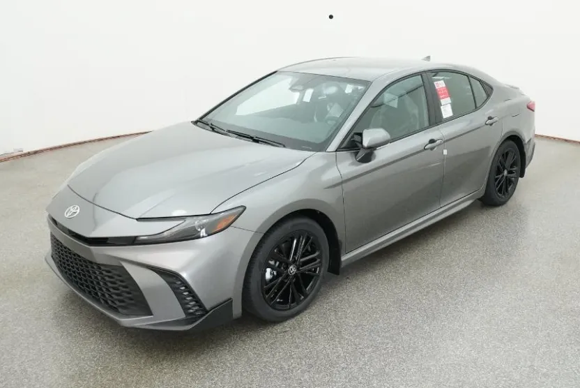 2026 Toyota Camry SE photo 1