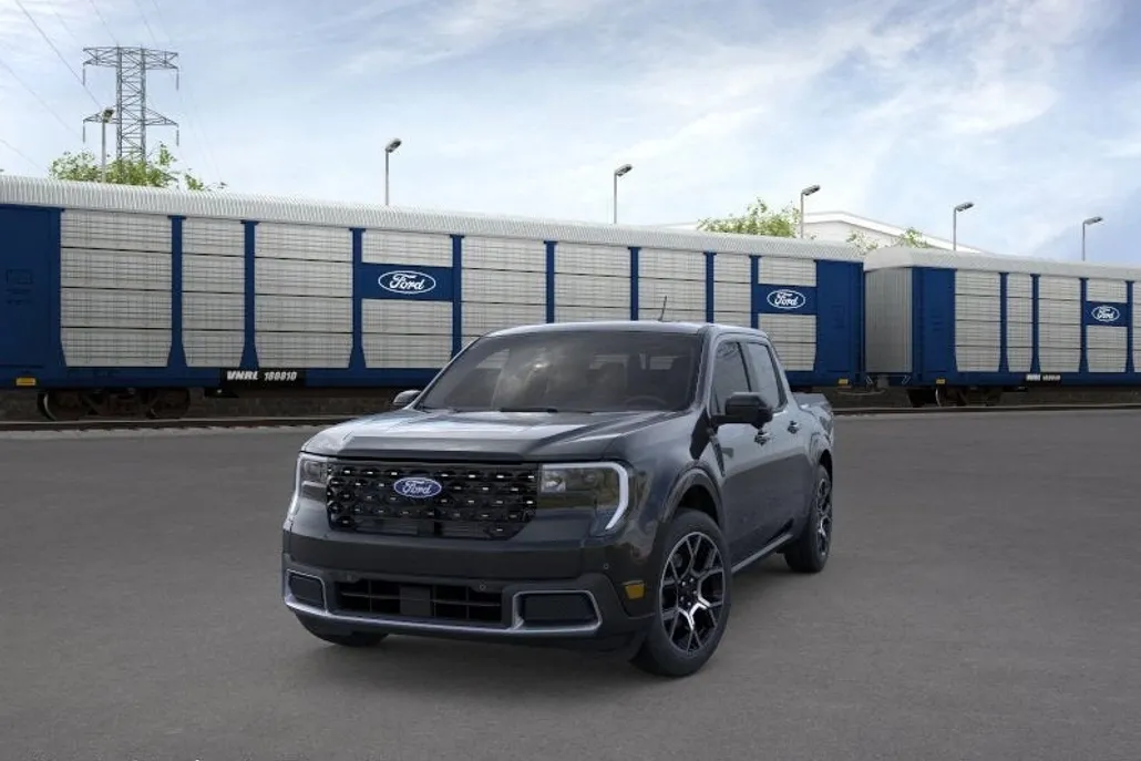 2025 Ford Maverick Lariat photo 1