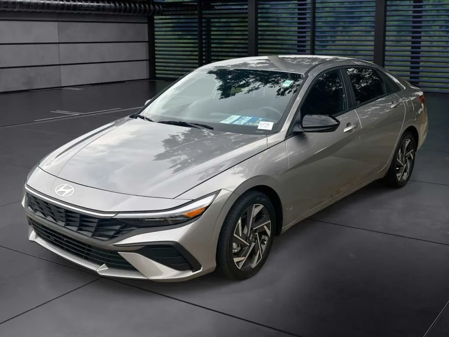 2025 Hyundai Elantra SEL Sport photo 1