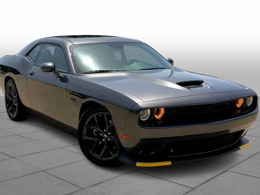 2023 Dodge Challenger R/T photo 1