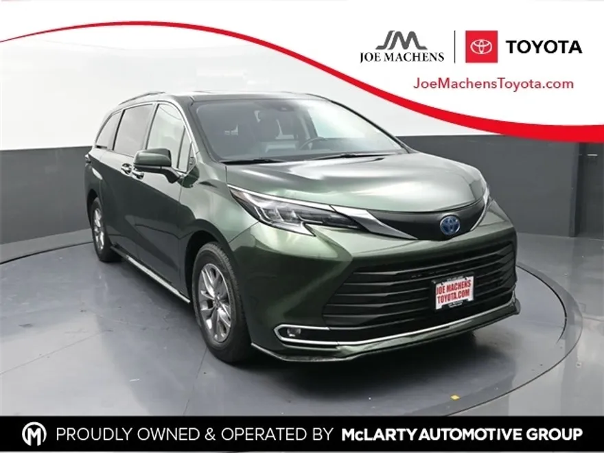 2024 Toyota Sienna XLE photo 1
