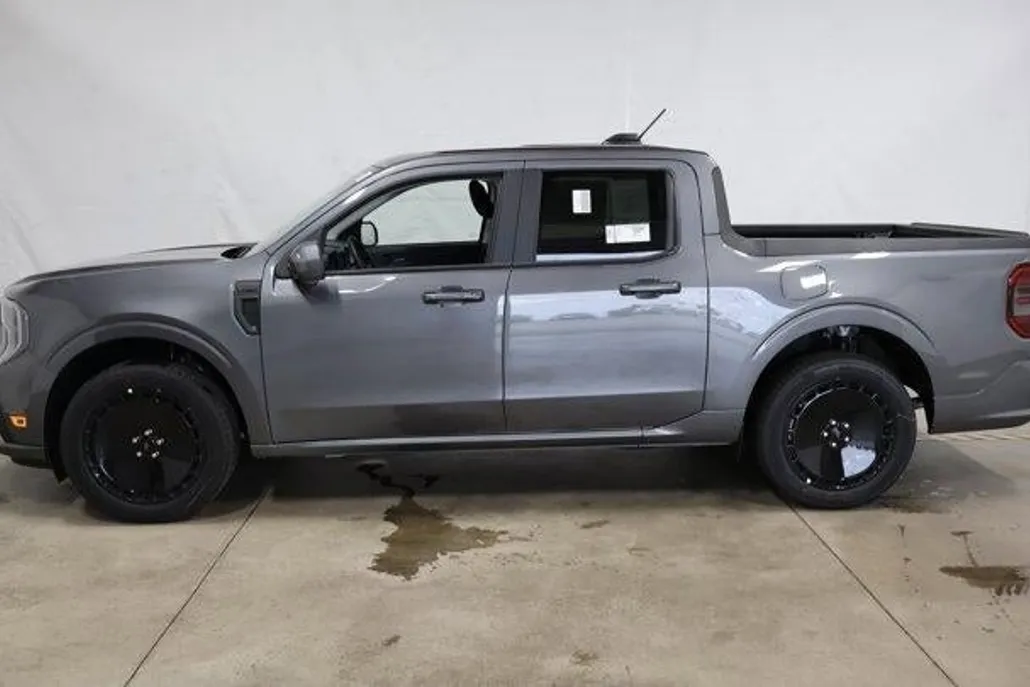 2025 Ford Maverick photo 1