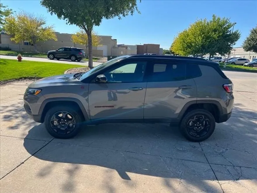 2023 Jeep Compass Trailhawk photo 1