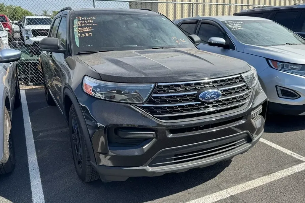 2021 Ford Explorer XLT photo 1