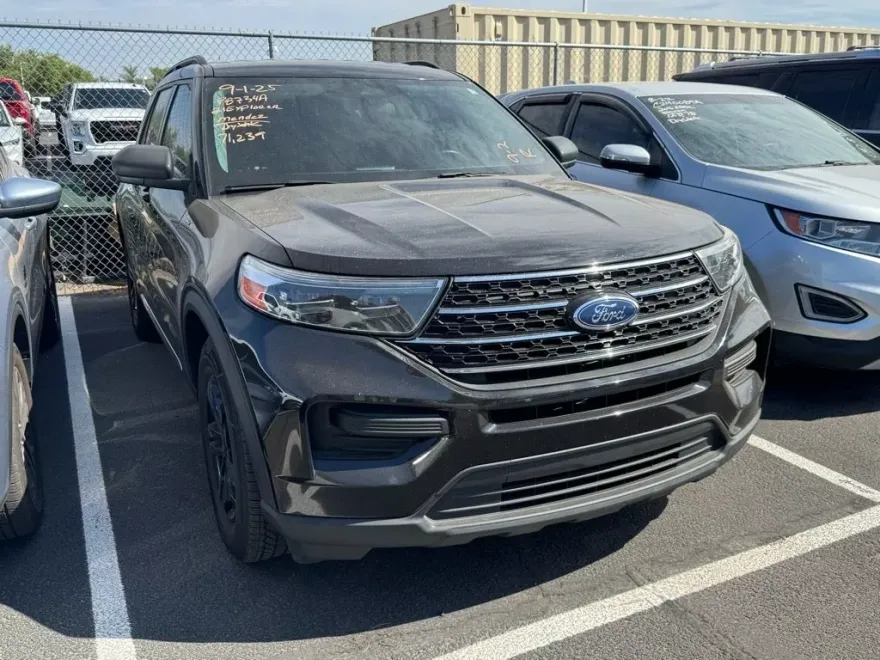 2021 Ford Explorer XLT photo 1