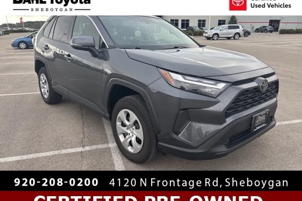 2024 Toyota RAV4 LE photo 1