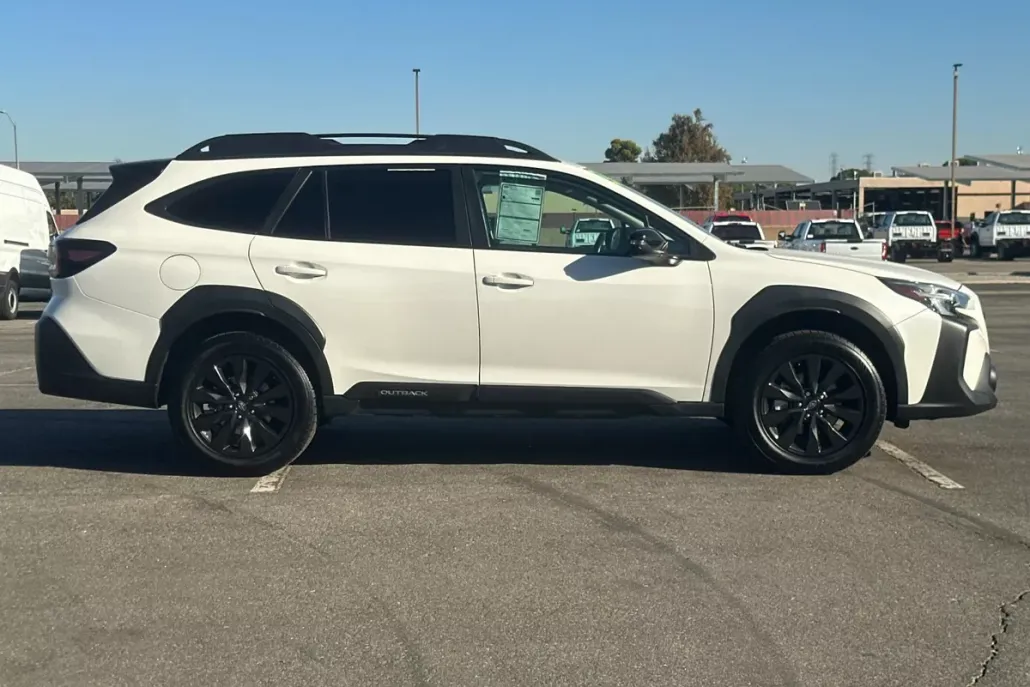 2023 Subaru Outback Onyx Edition photo 1