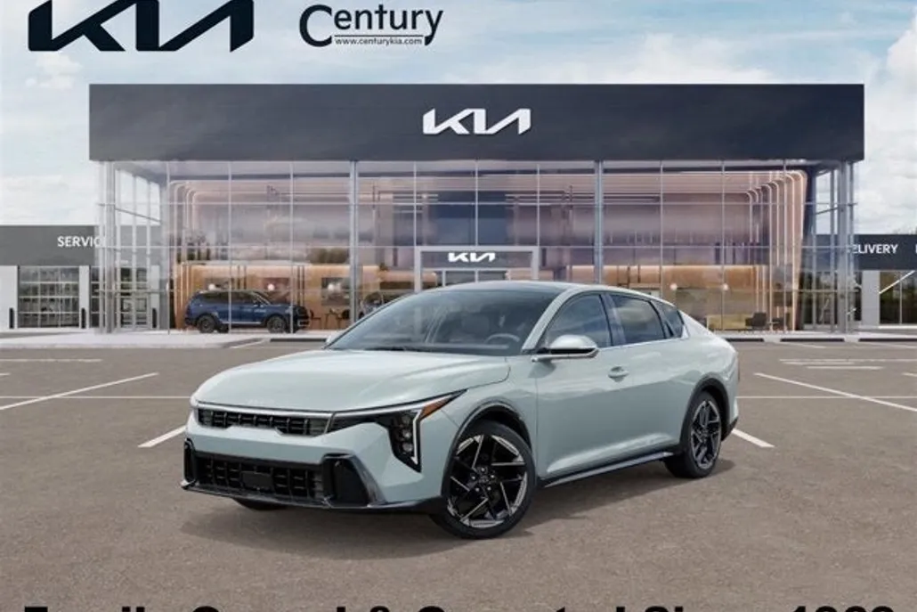 2025 Kia K4 GT-Line photo 1